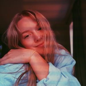 Meet your Posher, Alexia